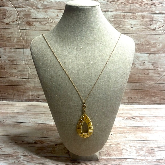 AGT 19” Gold Toned Chain & 2” Yellow Pendant - Picture 3 of 6